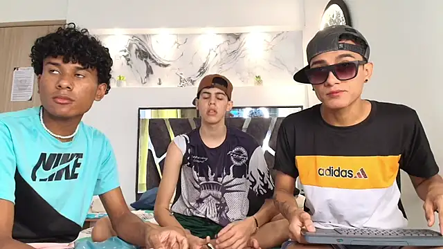 Snapshot of YOUNGS_GUYS chatting on 09.14.25 YOUNGS GUYS online show from 09.14.25