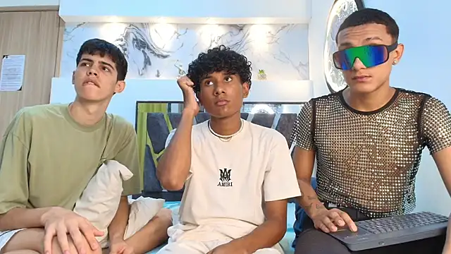 Snapshot of YOUNGS_GUYS chatting on 09.27.25 YOUNGS GUYS online show from 09.27.25