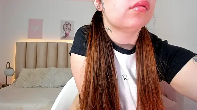 Snapshot of melissa_es chatting on 10.03.25 melissa es online show from 10.03.25