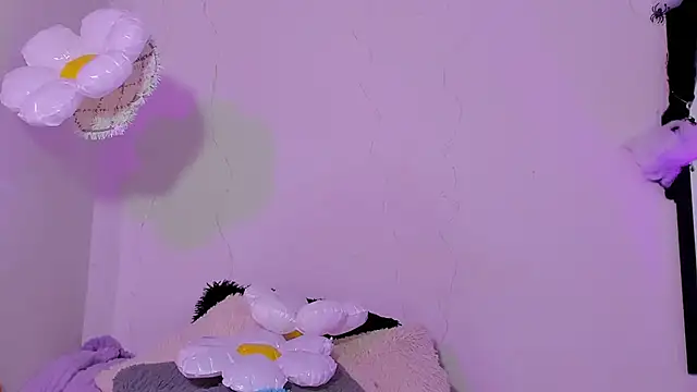 Naomi Flame online show from 11.06.25