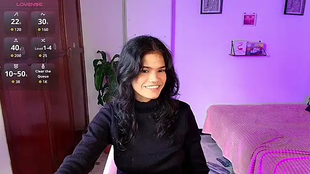 emycarver09 online show from 10.25.25