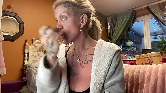 Snapshot of xl_uk_top_trans chatting on 01.13.26 xl uk top trans online show from 01.13.26