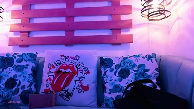 ArianaSantana online show from 10.03.25