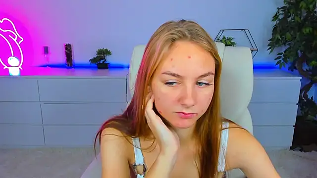 Snapshot of MilaAddams chatting on 10.13.25 MilaAddams online show from 10.13.25