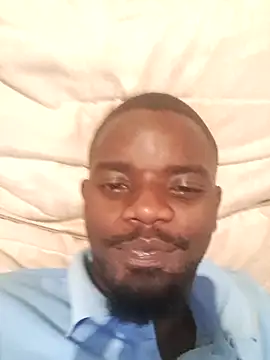 Snapshot of KwaneleK1 chatting on 11.11.25 KwaneleK1 online show from 11.11.25