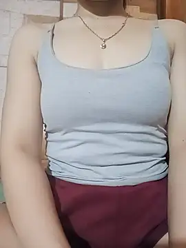 Snapshot of LucyyLy chatting on 05.19.26 LucyyLy online show from 05.19.26