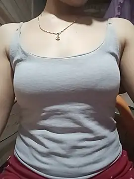Snapshot of LucyyLy chatting on 05.27.26 LucyyLy online show from 05.27.26