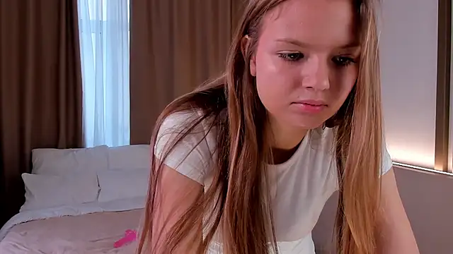 Snapshot of hidden_charm_ chatting on 09.21.25 hidden charm online show from 09.21.25