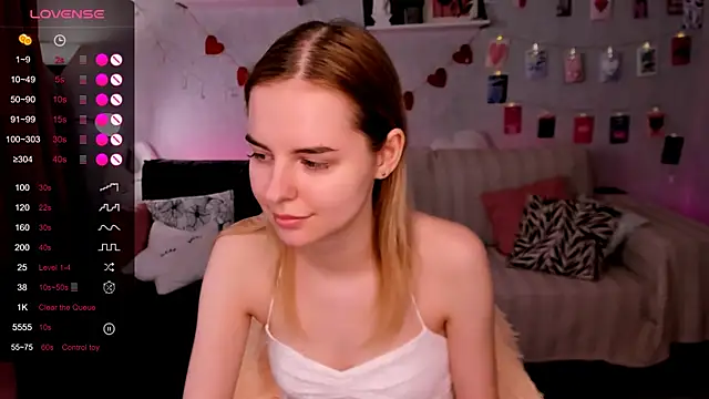 Snapshot of LillianShine chatting on 05.29.26 LillianShine online show from 05.29.26