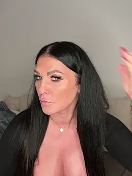 Nola Luxx-offiziell online show from 12.22.25