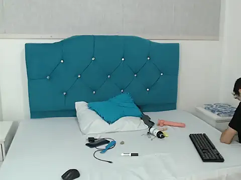 LuigiMarchetti online show from 11.28.25