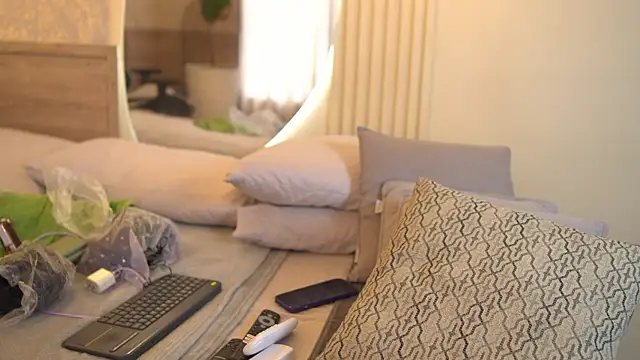 Tayler Kim online show from 10.30.25