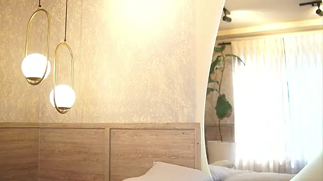 Tayler Kim online show from 10.31.25