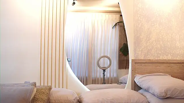 Tayler Kim online show from 11.08.25