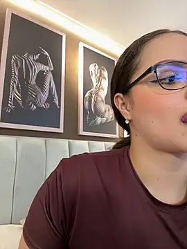 Tayler Kim online show from 12.15.25