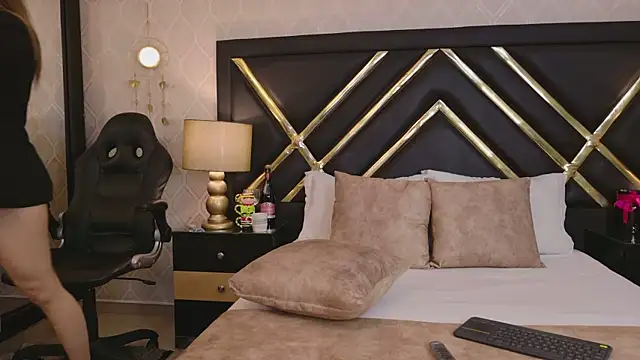 ZoeWilliis online show from 11.26.25