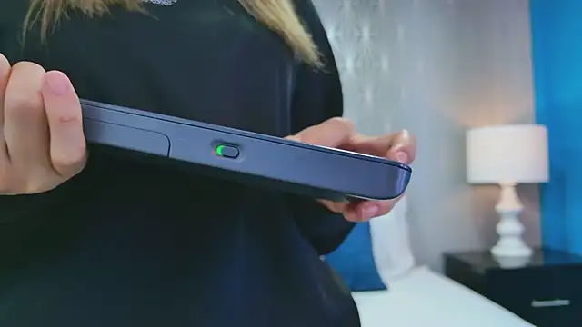 ZoeWilliis online show from 04.01.26