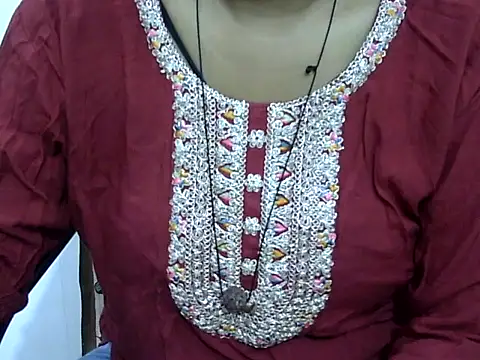 Hott Noor online show from 09.08.25