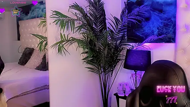 Valeria Swett  online show from 05.12.26