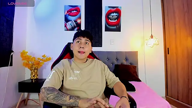 Snapshot of Nicolas_James_Sc chatting on 09.09.25 Nicolas James Sc online show from 09.09.25