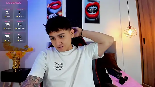 Snapshot of Nicolas_James_Sc chatting on 09.10.25 Nicolas James Sc online show from 09.10.25