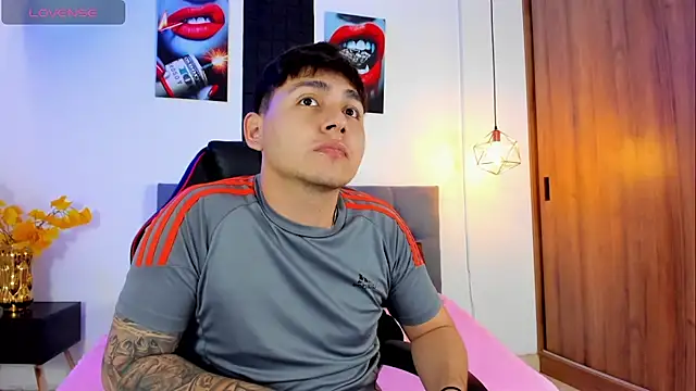 Snapshot of Nicolas_James_Sc chatting on 09.13.25 Nicolas James Sc online show from 09.13.25