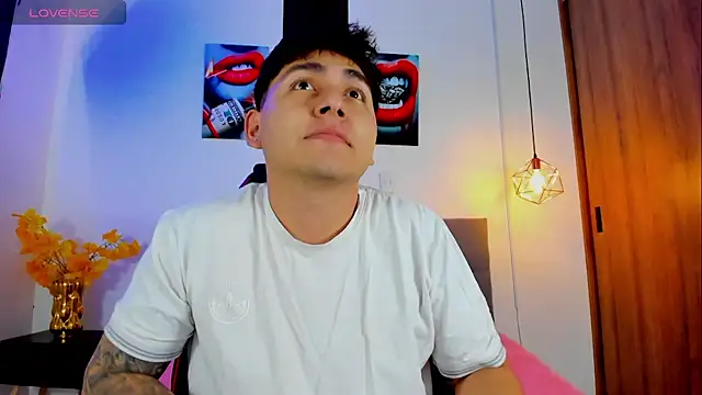 Snapshot of Nicolas_James_Sc chatting on 09.22.25 Nicolas James Sc online show from 09.22.25