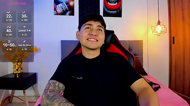 Snapshot of Nicolas_James_Sc chatting on 09.25.25 Nicolas James Sc online show from 09.25.25