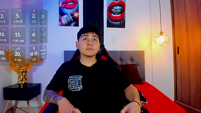 Snapshot of Nicolas_James_Sc chatting on 10.08.25 Nicolas James Sc online show from 10.08.25