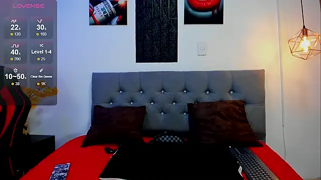 Snapshot of Nicolas_James_Sc chatting on 10.10.25 Nicolas James Sc online show from 10.10.25