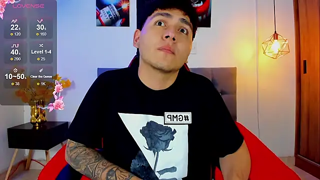 Snapshot of Nicolas_James_Sc chatting on 10.14.25 Nicolas James Sc online show from 10.14.25