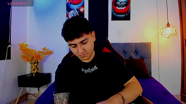 Snapshot of Nicolas_James_Sc chatting on 10.30.25 Nicolas James Sc online show from 10.30.25