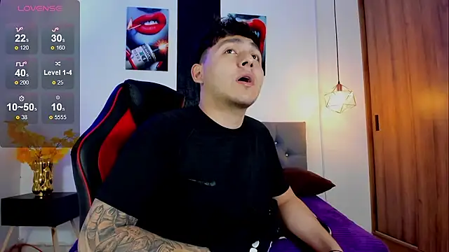 Snapshot of Nicolas_James_Sc chatting on 11.01.25 Nicolas James Sc online show from 11.01.25