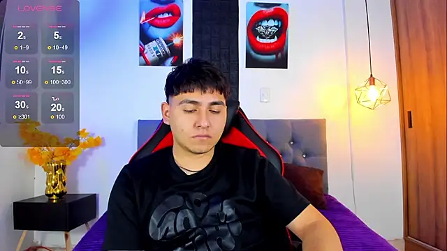 Snapshot of Nicolas_James_Sc chatting on 11.05.25 Nicolas James Sc online show from 11.05.25