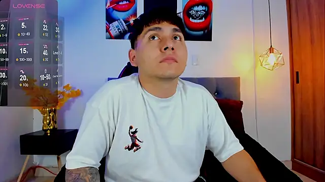 Snapshot of Nicolas_James_Sc chatting on 11.12.25 Nicolas James Sc online show from 11.12.25