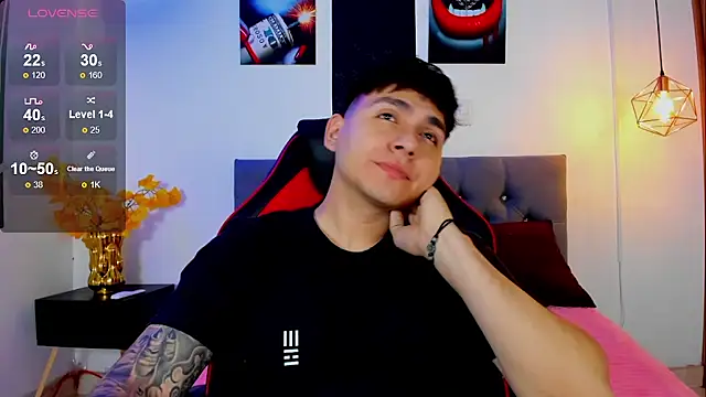 Snapshot of Nicolas_James_Sc chatting on 11.19.25 Nicolas James Sc online show from 11.19.25