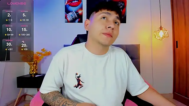 Snapshot of Nicolas_James_Sc chatting on 11.20.25 Nicolas James Sc online show from 11.20.25