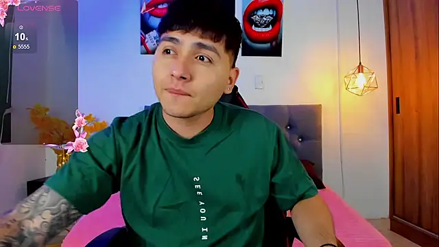 Snapshot of Nicolas_James_Sc chatting on 11.22.25 Nicolas James Sc online show from 11.22.25