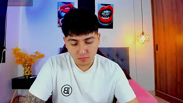 Snapshot of Nicolas_James_Sc chatting on 11.24.25 Nicolas James Sc online show from 11.24.25