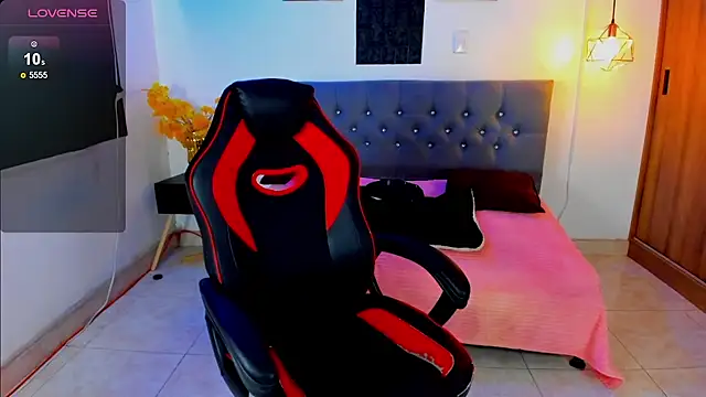 Snapshot of Nicolas_James_Sc chatting on 12.04.25 Nicolas James Sc online show from 12.04.25