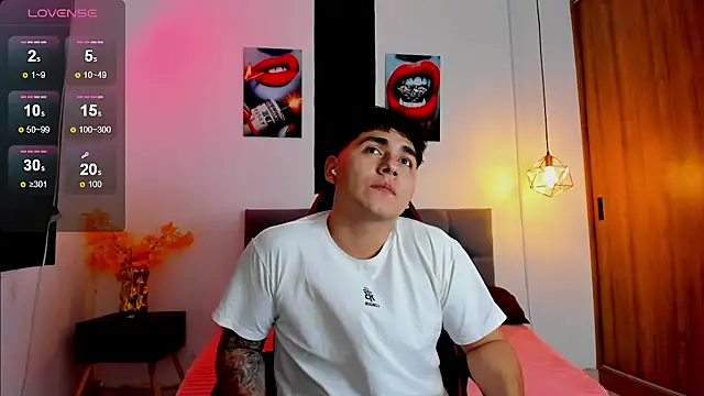 Snapshot of Nicolas_James_Sc chatting on 12.05.25 Nicolas James Sc online show from 12.05.25