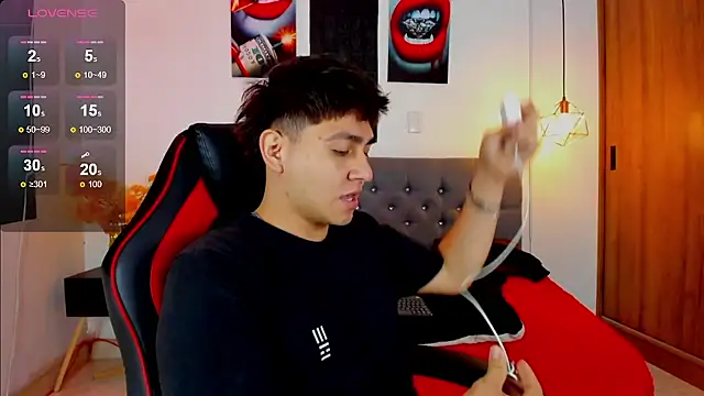 Snapshot of Nicolas_James_Sc chatting on 12.16.25 Nicolas James Sc online show from 12.16.25