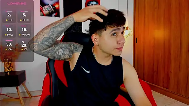 Snapshot of Nicolas_James_Sc chatting on 12.18.25 Nicolas James Sc online show from 12.18.25