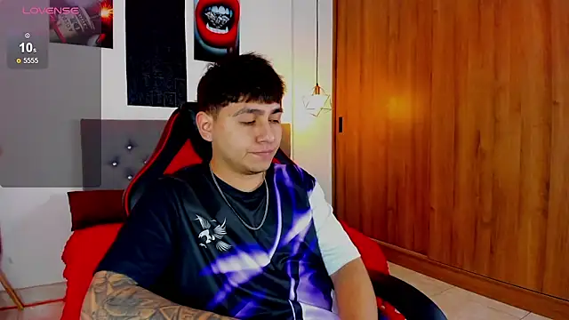 Snapshot of Nicolas_James_Sc chatting on 12.19.25 Nicolas James Sc online show from 12.19.25