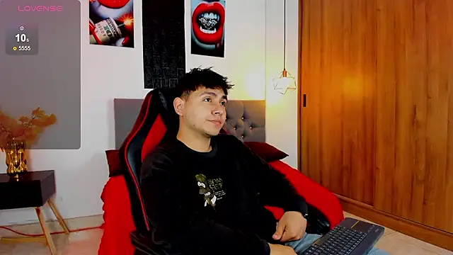 Snapshot of Nicolas_James_Sc chatting on 12.20.25 Nicolas James Sc online show from 12.20.25