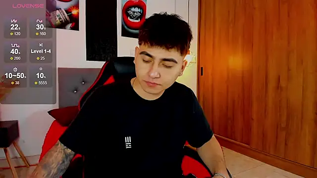 Snapshot of Nicolas_James_Sc chatting on 01.10.26 Nicolas James Sc online show from 01.10.26