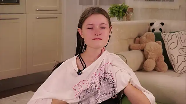 LynHillaire online show from 09.16.25