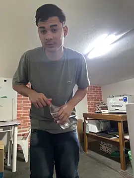 Snapshot of condenovin chatting on 10.08.25 condenovin online show from 10.08.25