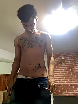 Snapshot of condenovin chatting on 11.13.25 condenovin online show from 11.13.25