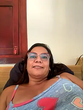 Snapshot of YadiraOrozco chatting on 10.22.25 YadiraOrozco online show from 10.22.25